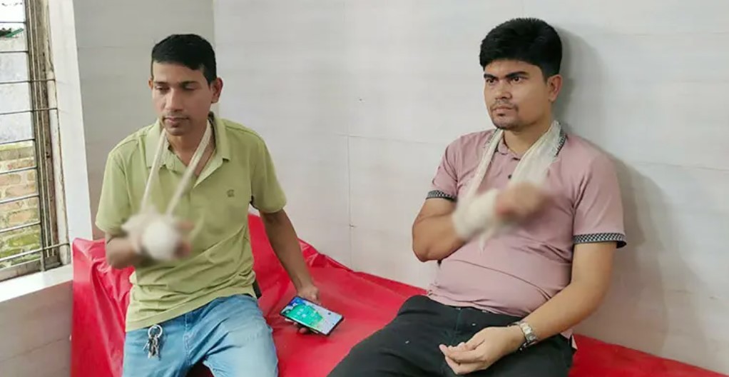 আসামি ধরতে যাওয়া তিন পুলিশ সদস্যকে কুপিয়ে জখম
